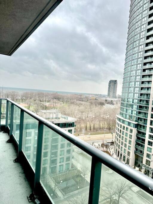 Lake View Apartment W/Parking! Toronto Zewnętrze zdjęcie